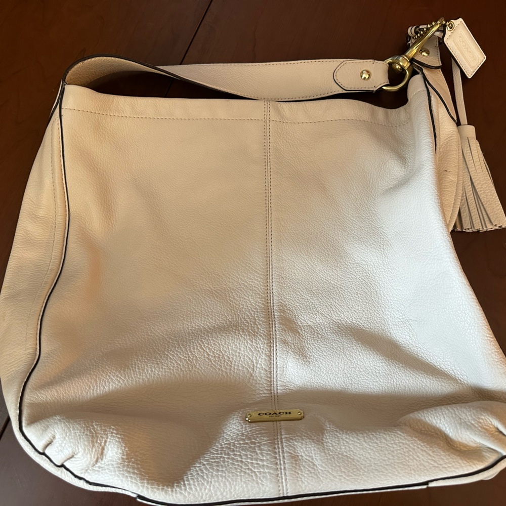 Gorgeous Cream Authentic Coach Leather Bag with Blue Interior - Picture 3 of 13